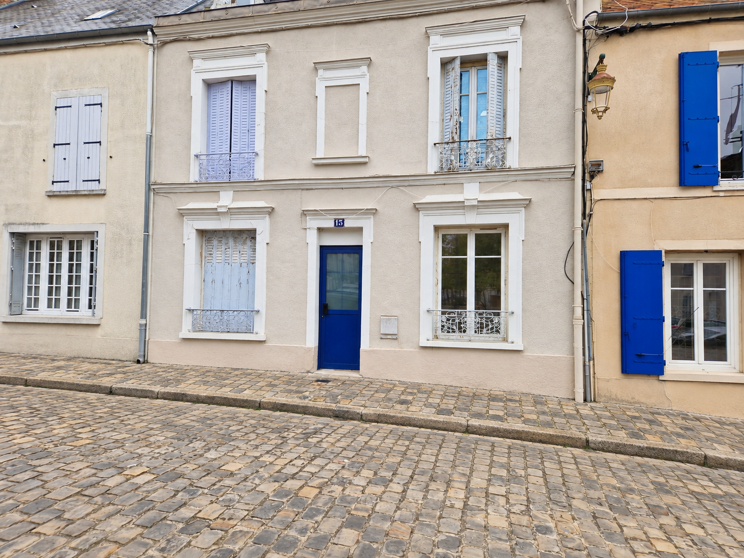 À LOUER   STUDIO DE 16 m2   PLACE SAINT-GILLES À ÉTAMPES