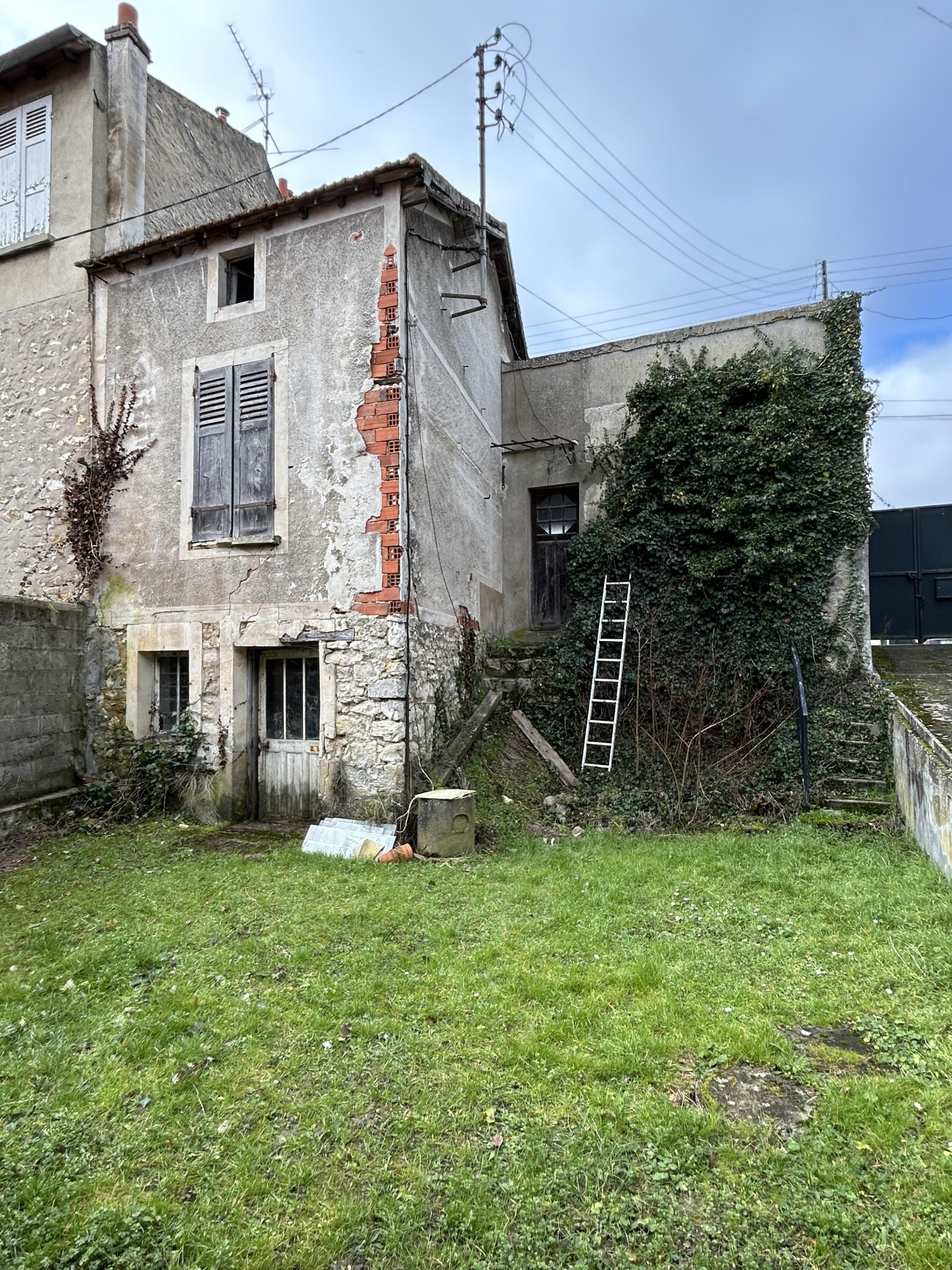 Exclusivité; Maison de ville avec jardin à rénover à ETAMPES Quartier st Martin